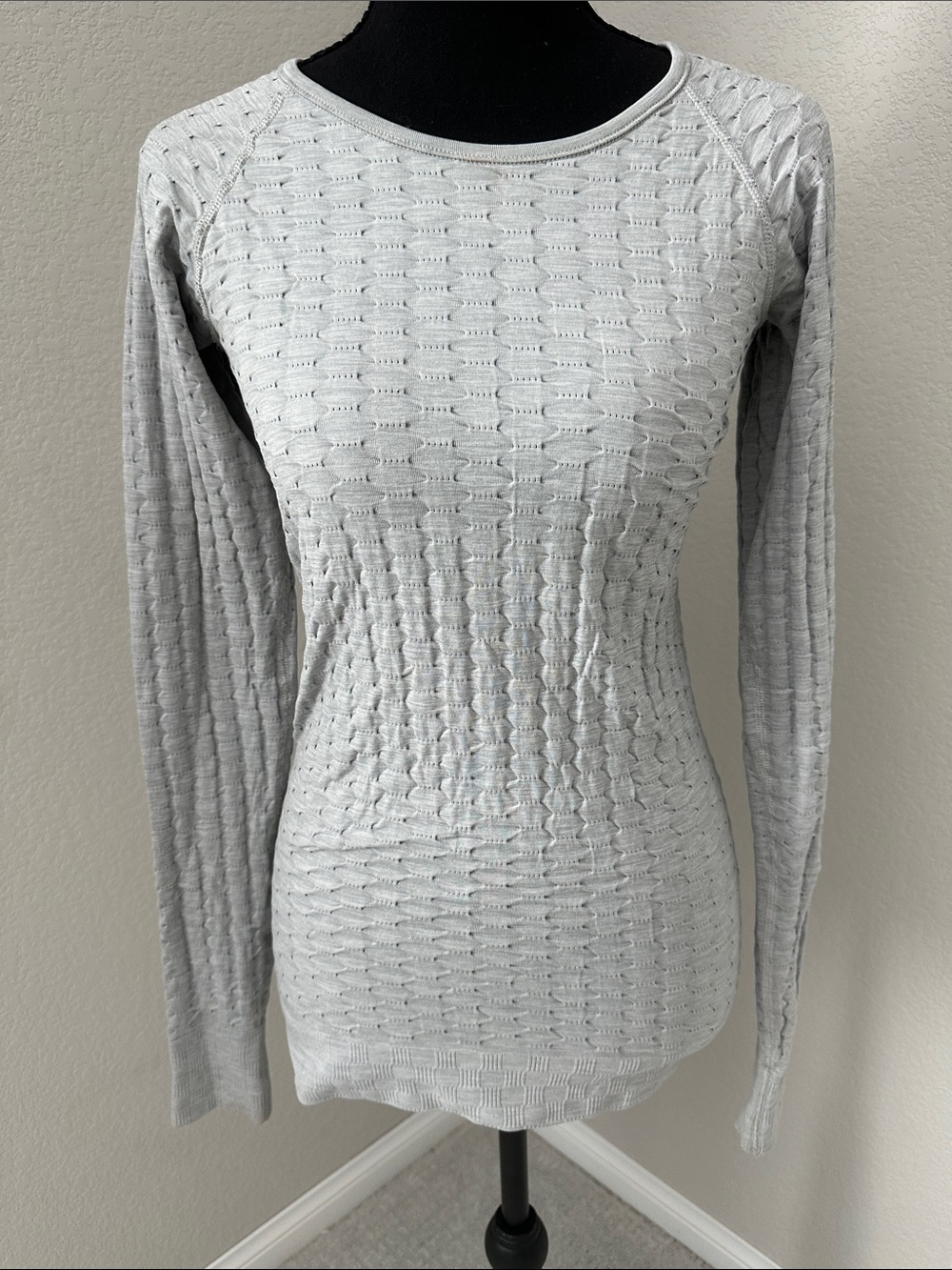 Athleta Heather Light Gray Textured Long Sleeve Top